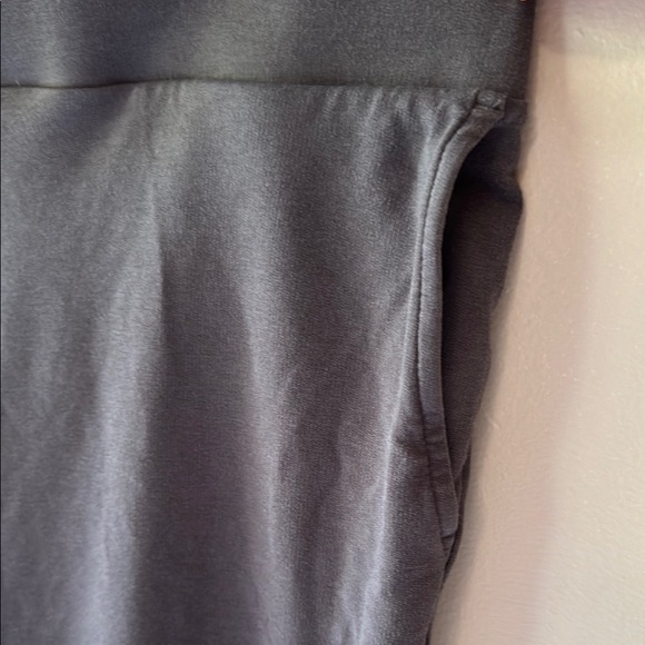 J. Jill Slim Leg Gray Cropped Pants - Picture 2 of 6